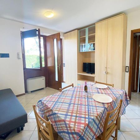 Apartment With Garden And Grill - Green Residence Sirmione Desenzano del Garda Buitenkant foto