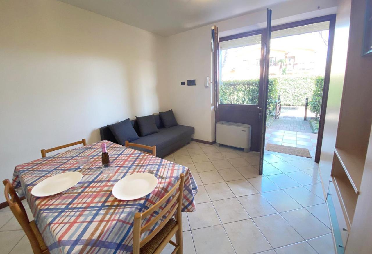 Apartment With Garden And Grill - Green Residence Sirmione Desenzano del Garda Buitenkant foto