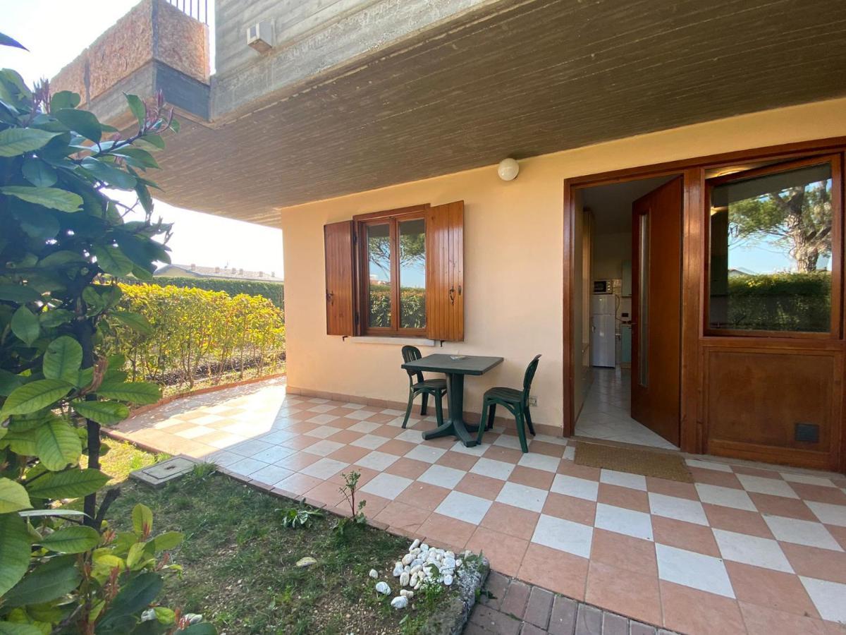 Apartment With Garden And Grill - Green Residence Sirmione Desenzano del Garda Buitenkant foto