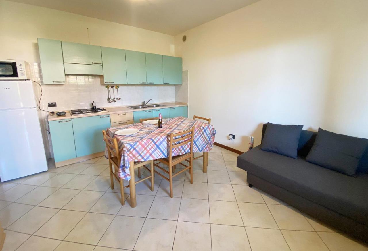 Apartment With Garden And Grill - Green Residence Sirmione Desenzano del Garda Buitenkant foto