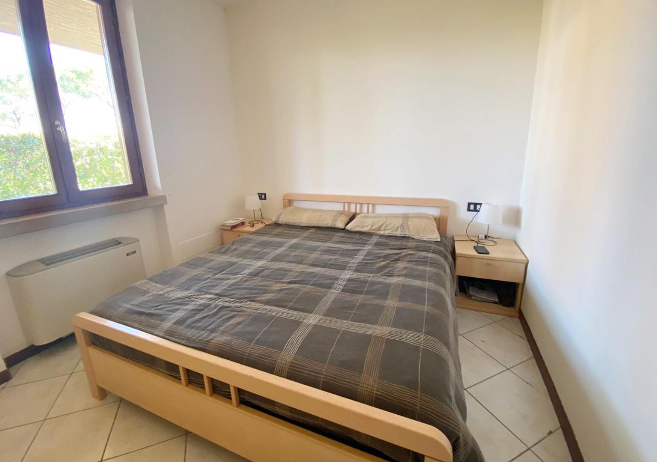 Apartment With Garden And Grill - Green Residence Sirmione Desenzano del Garda Buitenkant foto