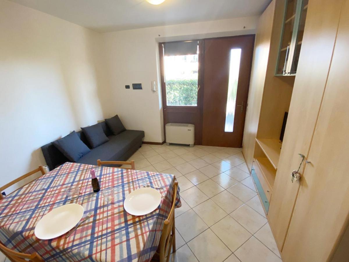 Apartment With Garden And Grill - Green Residence Sirmione Desenzano del Garda Buitenkant foto