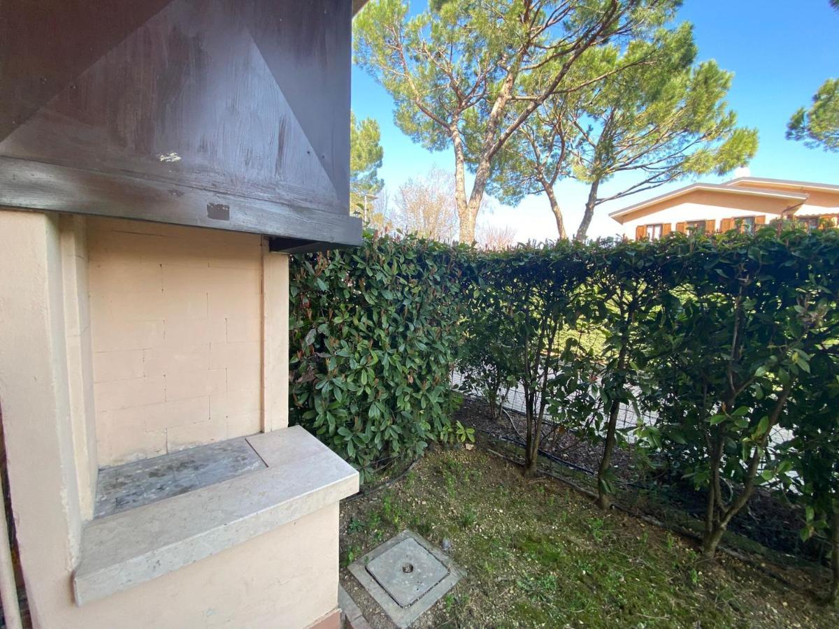Apartment With Garden And Grill - Green Residence Sirmione Desenzano del Garda Buitenkant foto