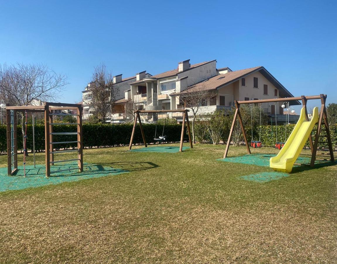 Apartment With Garden And Grill - Green Residence Sirmione Desenzano del Garda Buitenkant foto