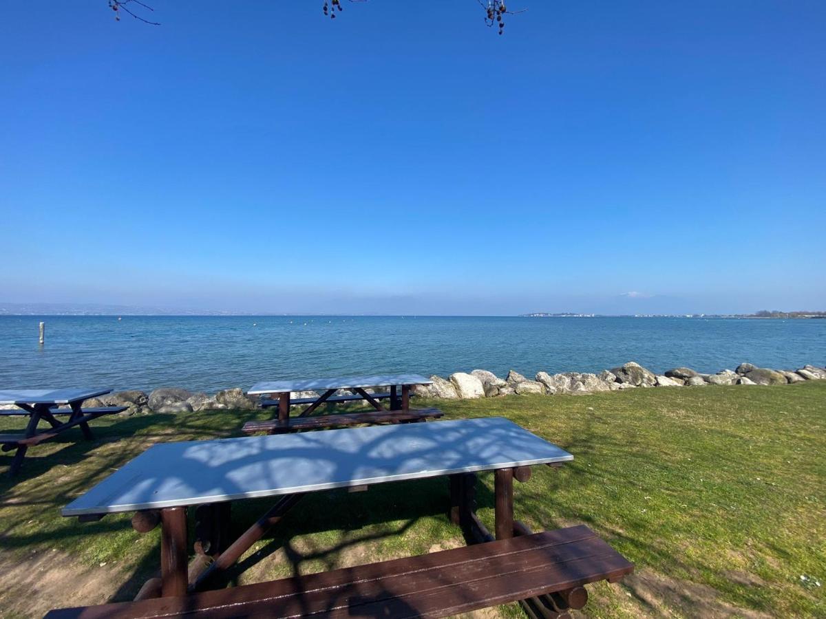 Apartment With Garden And Grill - Green Residence Sirmione Desenzano del Garda Buitenkant foto
