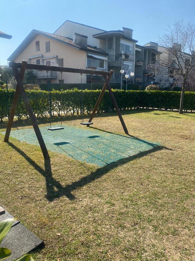 Apartment With Garden And Grill - Green Residence Sirmione Desenzano del Garda Buitenkant foto