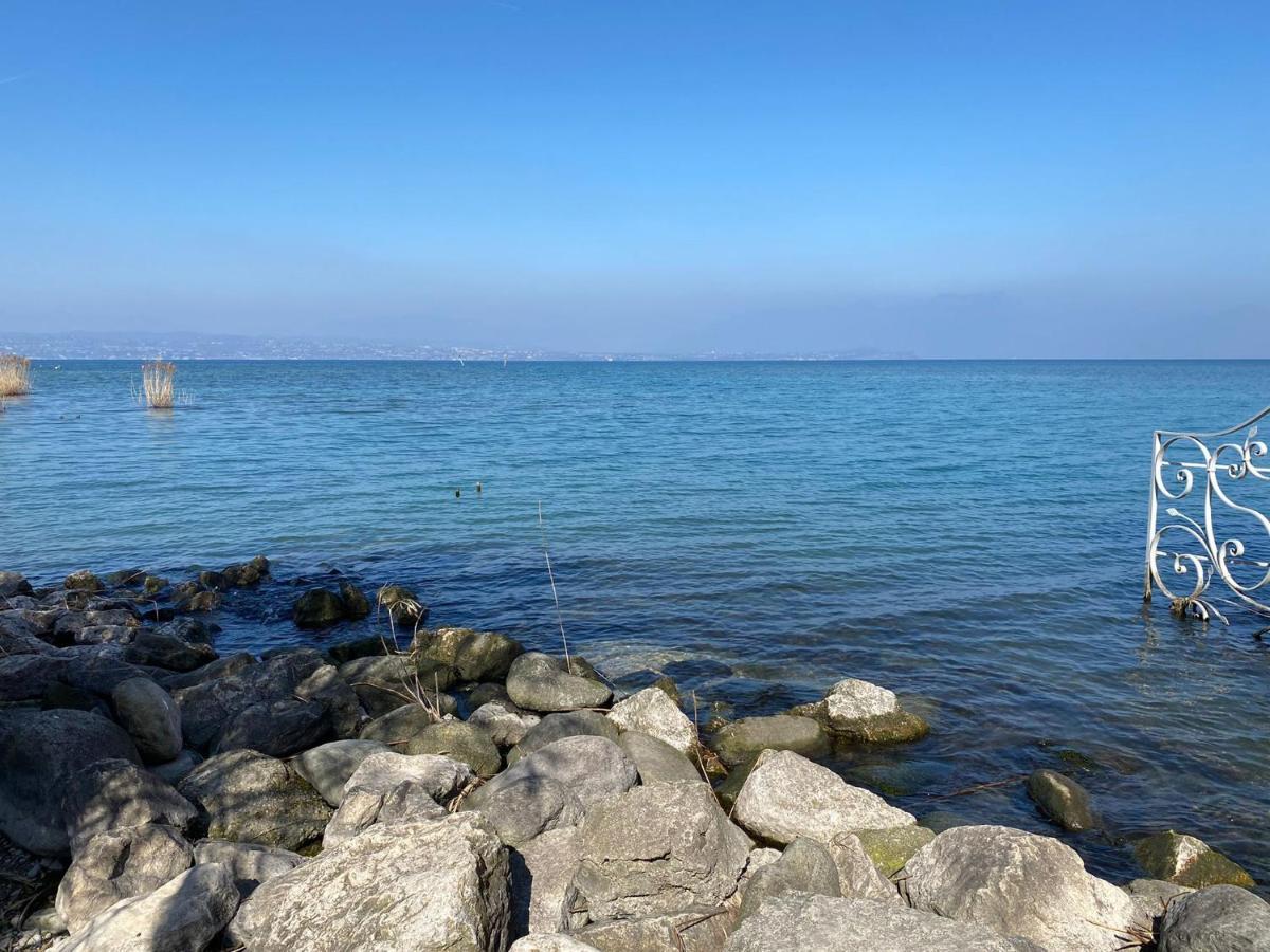Apartment With Garden And Grill - Green Residence Sirmione Desenzano del Garda Buitenkant foto