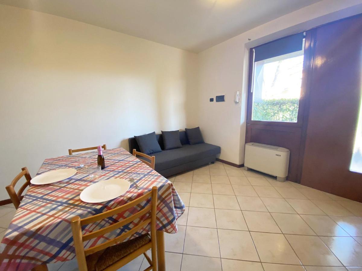 Apartment With Garden And Grill - Green Residence Sirmione Desenzano del Garda Buitenkant foto