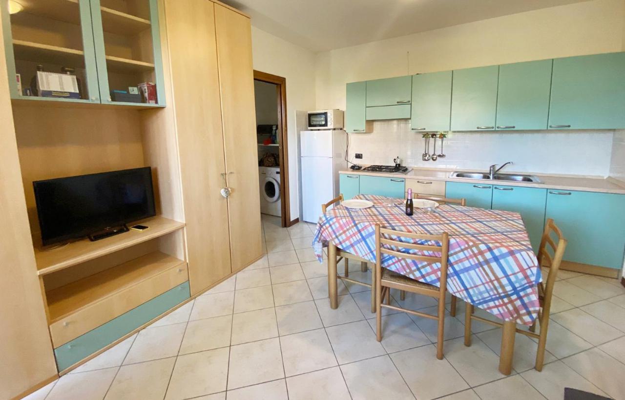 Apartment With Garden And Grill - Green Residence Sirmione Desenzano del Garda Buitenkant foto