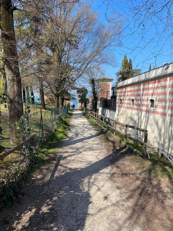 Apartment With Garden And Grill - Green Residence Sirmione Desenzano del Garda Buitenkant foto