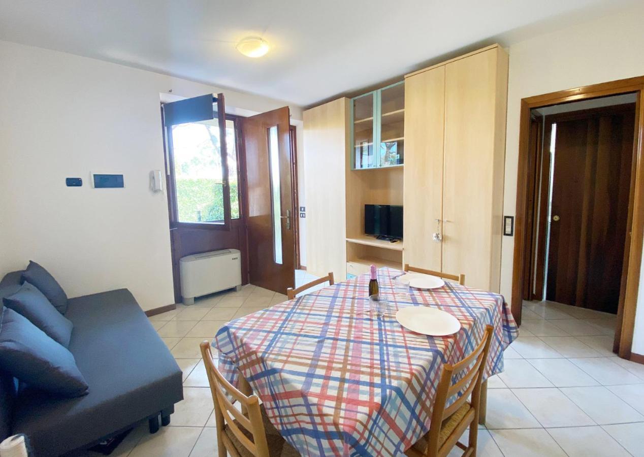 Apartment With Garden And Grill - Green Residence Sirmione Desenzano del Garda Buitenkant foto